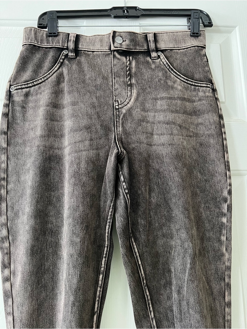 HUE Straight Leg Jeans in Washed Gray